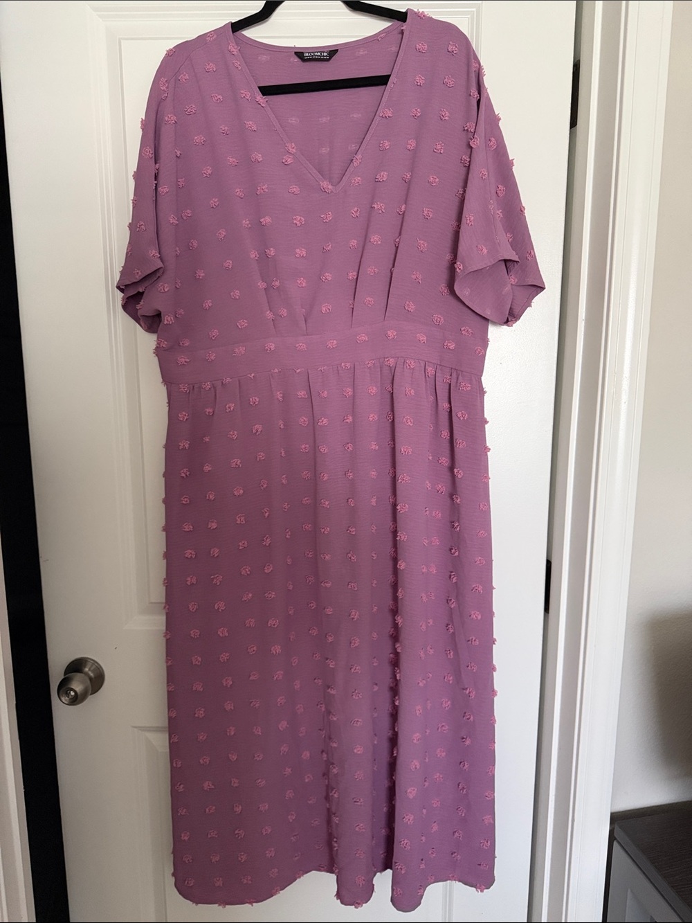 BloomChic Mauve Textured V-Neck Midi Dress